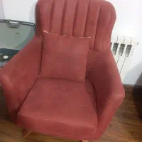 مبل ۷نفره درحدنوبه فروش می رسد.