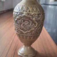 یک عدد گلدان قدیمی قلم زنی