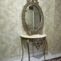 آینه و شمعدان کریستال و کنسول سنگی