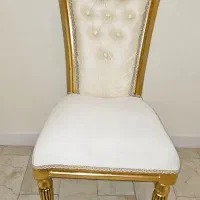 یک عدد صندلی میزبان طلاکوب