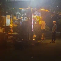 به یک فروشنده یا باریستا جهت کار در کافه