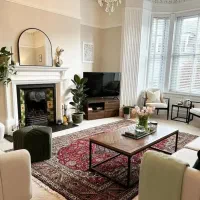 خانم برای امور منزل واشپزی