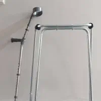 یک عدد واکر و یک عدد عصا