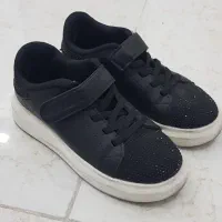 دو عدد کفش بچگانه کاملا سالم سایز ۳۵|کفش و لباس بچه|رشت, استقامت ۱|دیوار