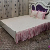 تخت دونفره همراه با ۲کف تخت و۲ تشک  و ۲ عدد پاتختی