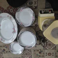 چند دست بشقاب و دیس