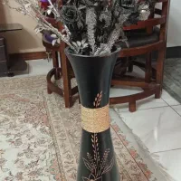 گلدان با گل‌های زیبا