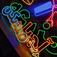 مرکز ساخت تخصصی تابلو های نئون فلکسی و LED (چکی)