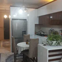 آپارتمان سه واحدی طبقه دوم بر خیابان اصلی