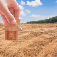 زمین ۳۰۰متری نرسیده به سروستان