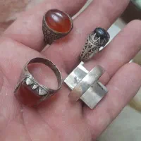مقداری انگشتر نقره شکسته