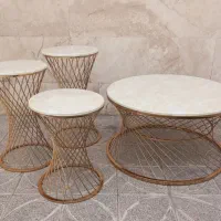 میز گرد و سه تا عسلی یا کنار سالنی