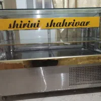 دو عدد ویترین ودو یخچال که یک کچکتر زیر ترازو|فروشگاه و مغازه|قم, انسجام|دیوار