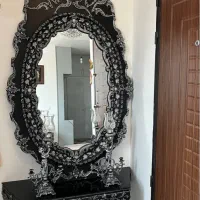 ایینه همراه با میز و دو عدد شمعدانی فلزی فرشته