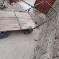 یک ارابه چهارچرخ به فروش میرسد