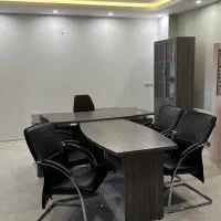 میز‌ مدیریت، ویترین میز جلسه و صندلی ها ۵ عدد