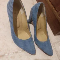 تعدادی لباس و کفش|لباس|شیراز, ریشمک|دیوار