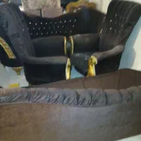 مبل هفت نفره با میز وسط.