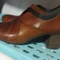 کفش چرم خالص زنانه سایز۳۸درحدخیلی نو سالم تمیز شیک