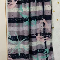 تعدادی شال و روسری|لباس|میانه, |دیوار