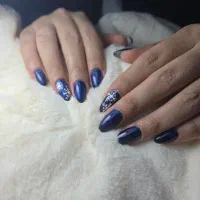 آموزش کاشت ناخن