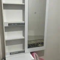 کمد وسایل آرایش همراه دو کشوی لباس