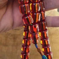 تسبیح سندلوس قدیمی|کلکسیون اشیاء عتیقه|همدان, |دیوار