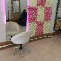 به یک ناخن کار نیازمندیم