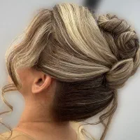 میکاپ و شنیون ویژه فقط ۷۰۰ به مدت محدود
