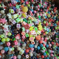 مونجوق و مهره و بند های رنگی