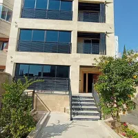 فروش-آپارتمان-200-متری-با-130-متر-حیاط-اختصاصی