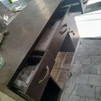 میز اداری کشو دار کلید دار جای کلید همه سالم