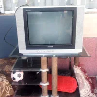 تلویزیون با میز