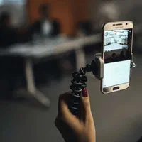 استخدام فیلمبردار با موبایل(موبایل گرافر)|استخدام هنری و رسانه|رشت, معلم|دیوار