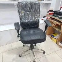صندلی اداری بسیار تمیز