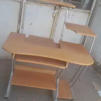 میز تحریر وکامپیوتر