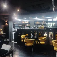 اجاره تجاری ۲۰۰ متری نبش مرکزشهر خیابان هراز