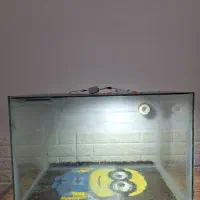 اکواریوم بزرگ و سالم نور و درب دار