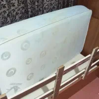 تخت کودک تخت بچگانه با (حفاظ متحرک )کفی و تشک|تخت و سرویس خواب|رشت, بوسار|دیوار