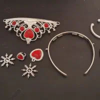 ست تاج النگو انگشتر و قلب پولکی دو طرفه و زنبیل