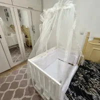 گهواره کنار تخت مادر