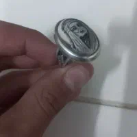 انگشتر در رخ مولا