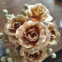 گل رز با روکش طلا