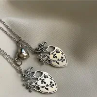 اکسسوری مرجان مناسب روز دختر