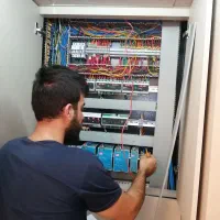 برقکار،تعمیرکار دوربین،دزدگیر  نصاب لوستر، برق کار