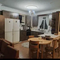 کابینت در حد نو با هود و سینک و اجاق گاز صفحه ای