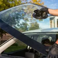 نصب و‌پخش شیشه و‌اتومبیل وشیشه دودی