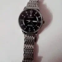 ساعت مچی و چراغ ماشین