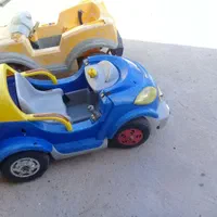 دوتا ماشین شارژی زرد وآبی