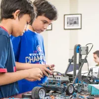 آموزش برنامه‌نویسی و رباتیک ویژه کودک و نوجوان